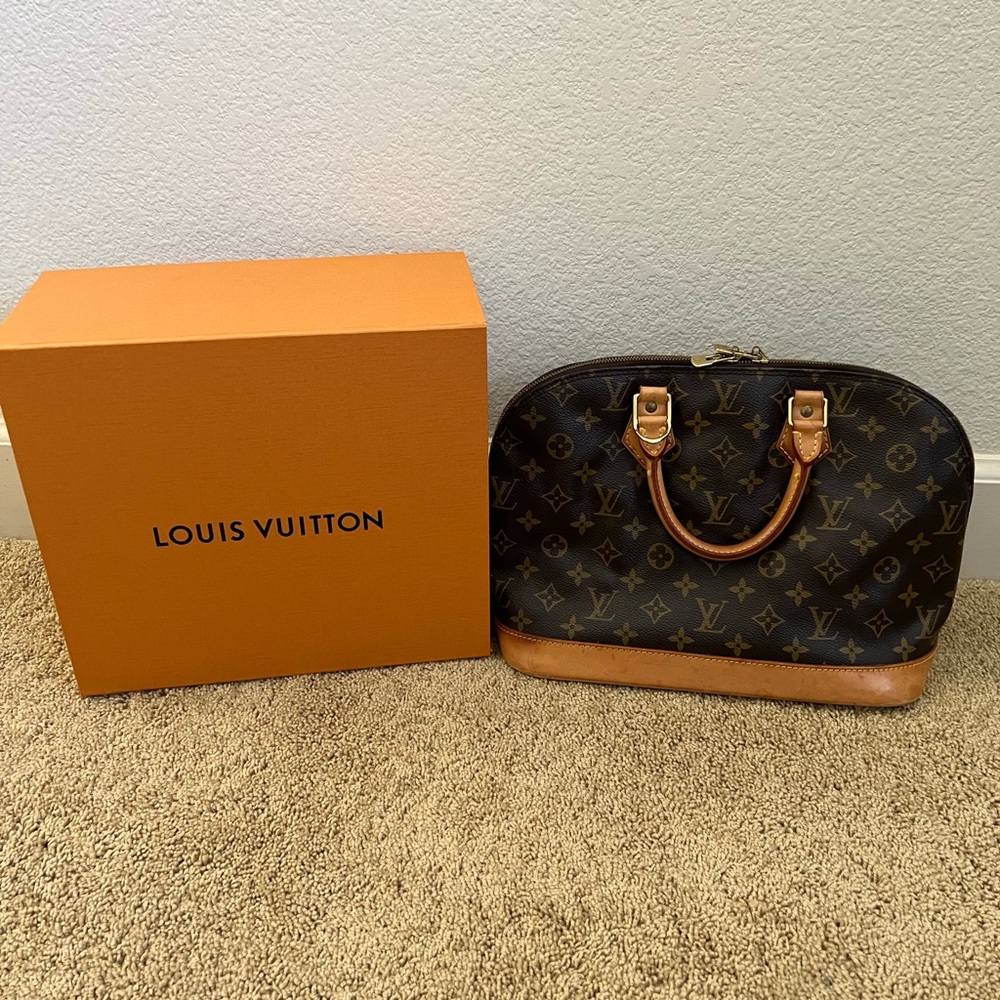 Louis Vuitton Alma PM size comes with free fashion bag charm. Box NOT included - Picture 1 of 7